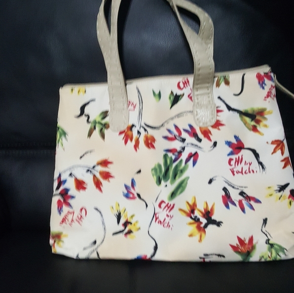 Chi. Simple flowered bag. - Picture 1 of 9